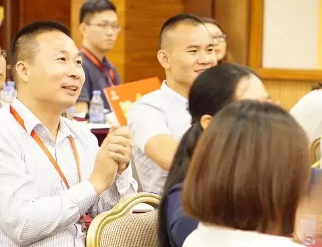 演讲中引发共鸣的三大法则，巧用情感说服听众！