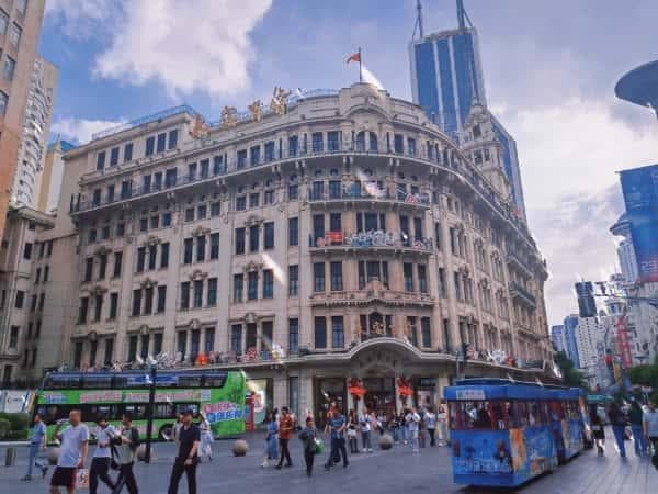 上海南京路旅游指南：购物、美食及景点推荐
