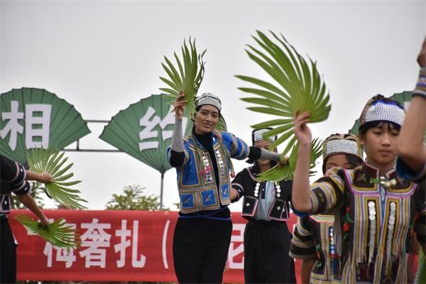 玉溪元江：感受魅力棕扇舞 欢度哈尼"十月年"