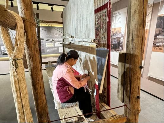 店子村：经纬间织就地毯产业的“出海之路”