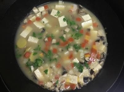 陕西酸汤饸饹的做法：牛肉臊子与酸汤完美结合的传统面食