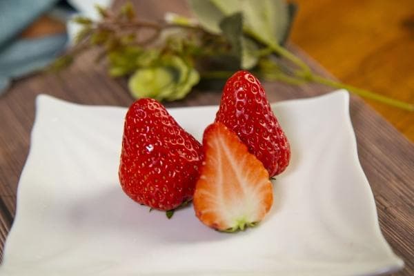 婴儿可以吃草莓吗？婴儿的营养来源有哪些？