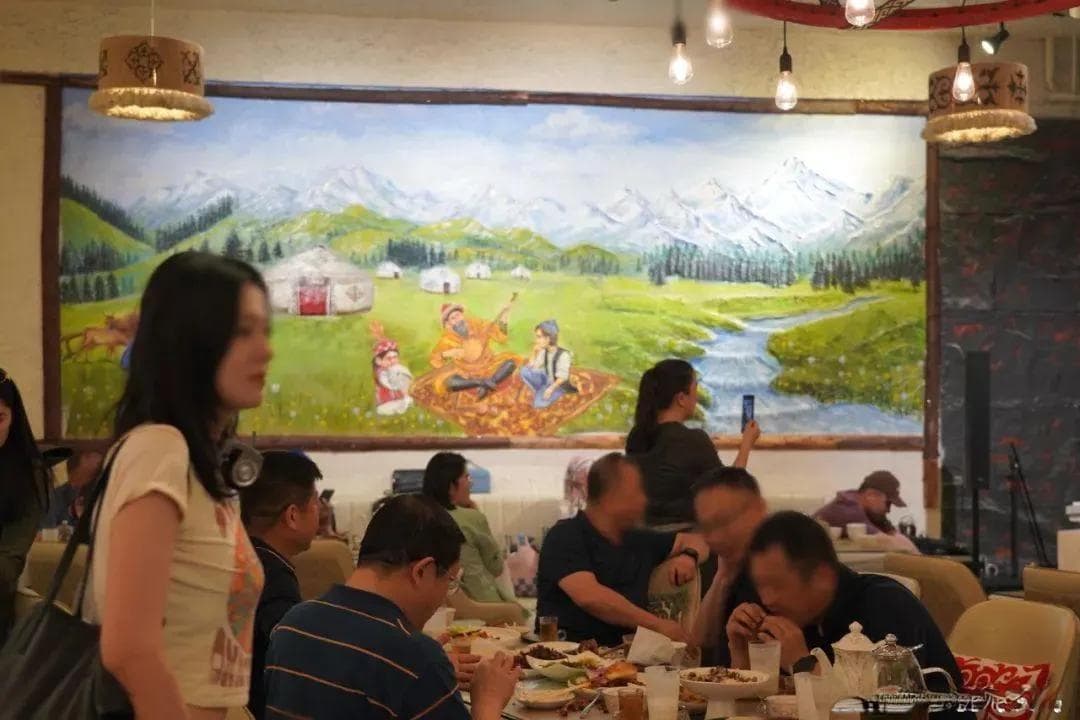 乌鲁木齐11家餐厅：边吃边看的新疆风情体验
