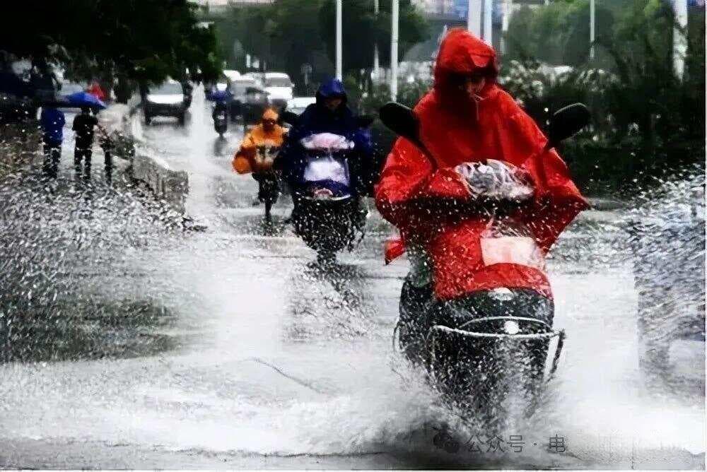 【原】雨天最伤电动车的5种行为，铅酸、锂电车都不例外，车主注意避免