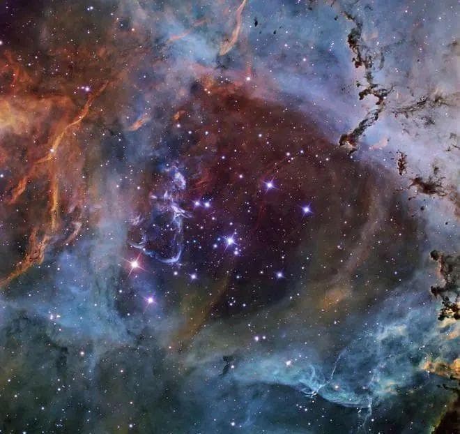 可观测宇宙里最大的结构，不是拉尼亚凯亚超星系团，不是牧夫座宇宙空洞，而是...