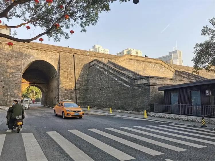 西安城墙中山门：从“鬼市”到网红打卡地的百年变迁