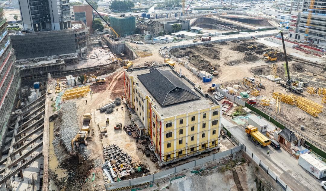 重约4600吨！广州百年文物建筑些华伦士楼安全“搬家”
