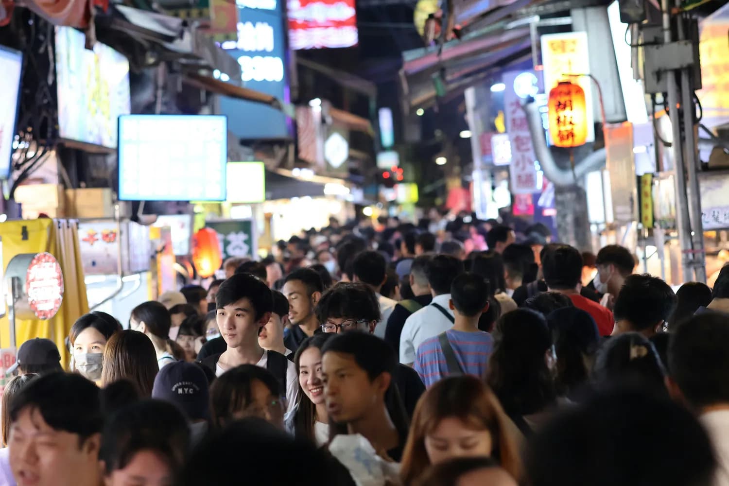 广东人口破1.27亿：从“追赶者”到“领跑者”的40年跨越