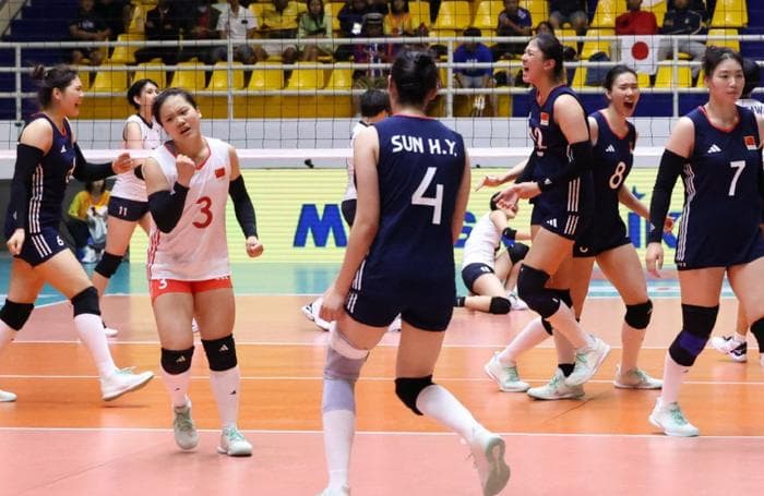 3-0横扫日本夺冠！中国女排15岁1米93天才夺MVP，小赵蕊蕊也获奖