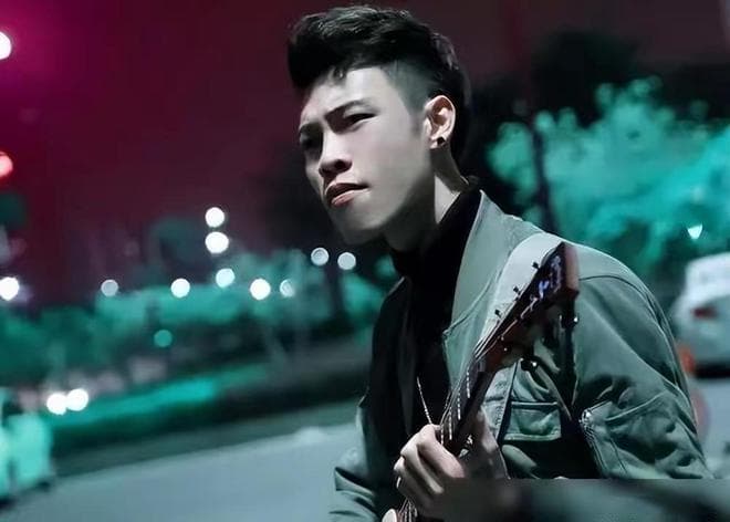 妻子走了，“三儿”也跑了，曾一首歌狂赚一亿的卢大雨怎么样了？