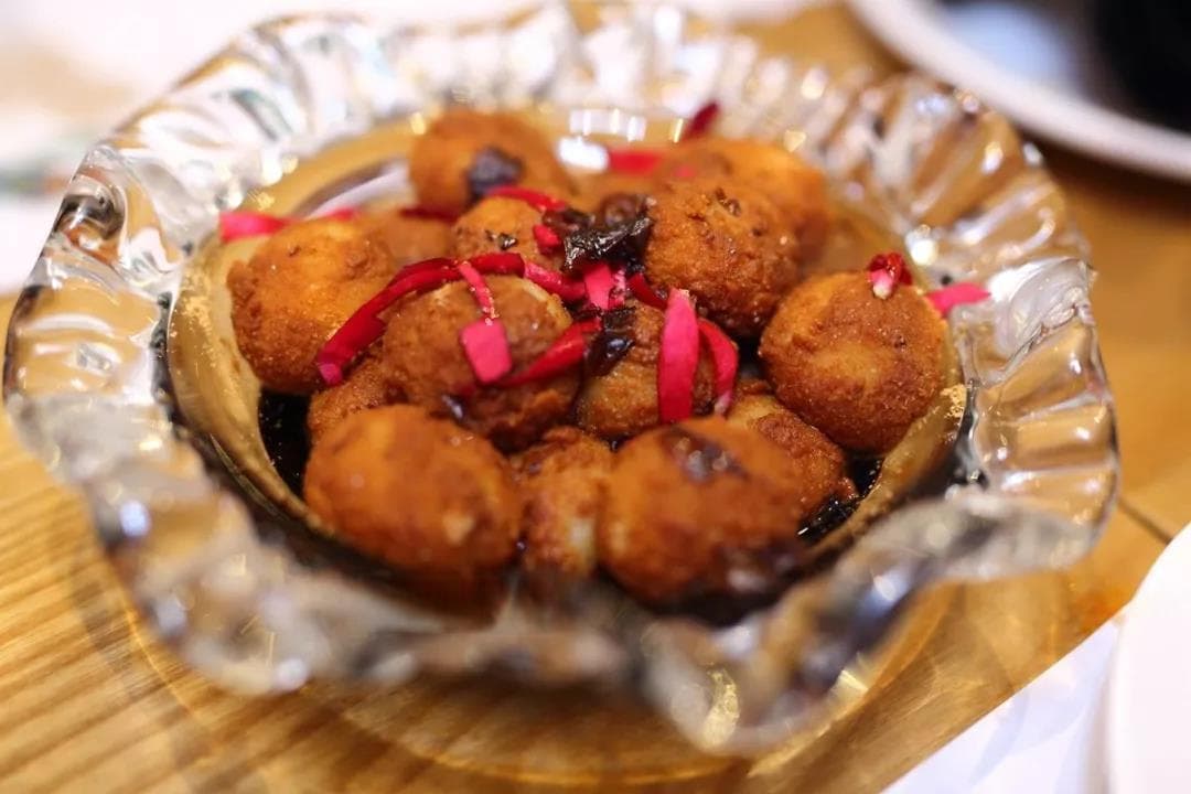 舌尖上的美食盛宴，昆明街头小吃大集萃！