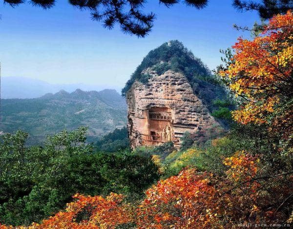 麦积山石窟：东方艺术雕塑馆
