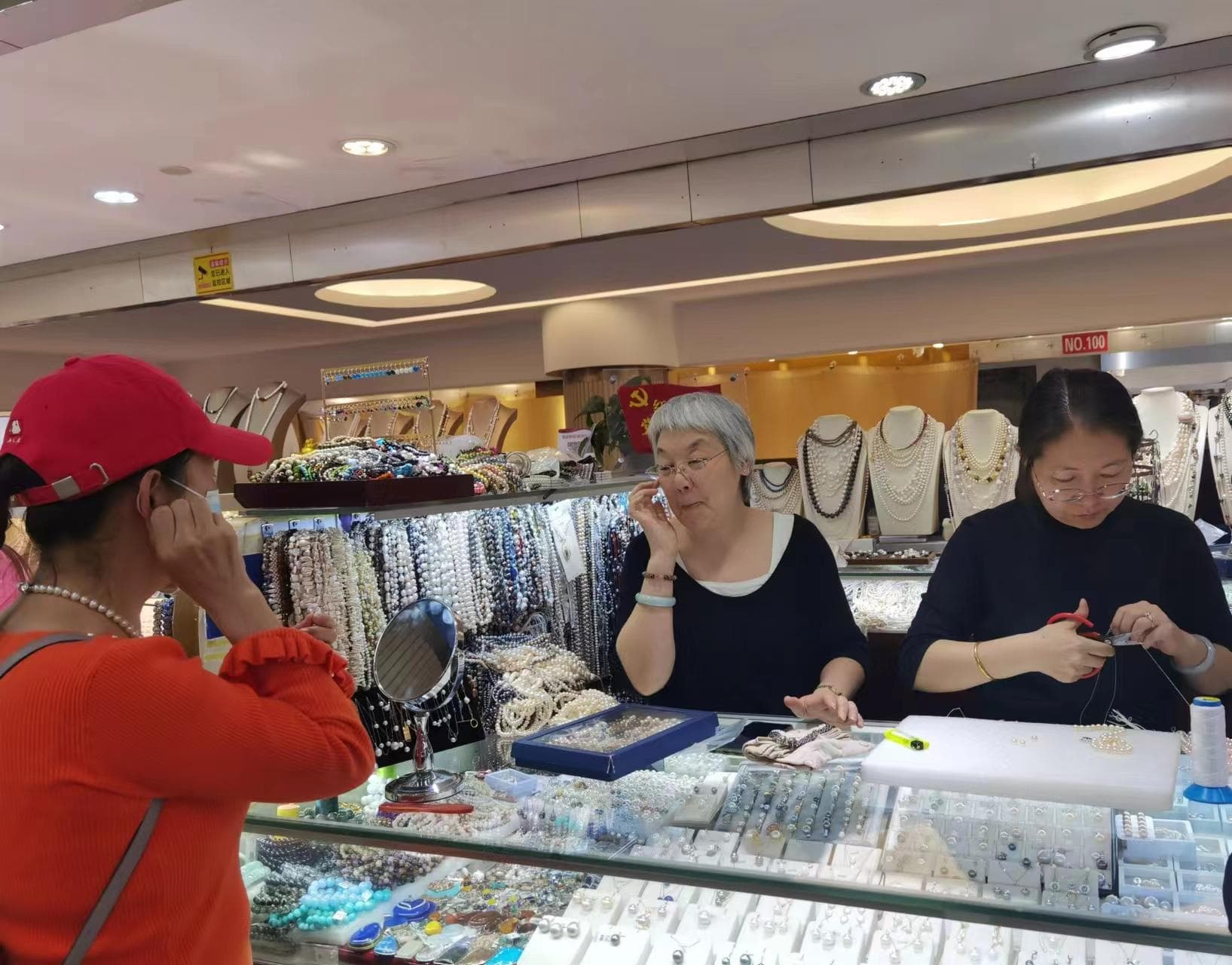 “珍珠热”成新潮流 辨别“真”珠成难题
