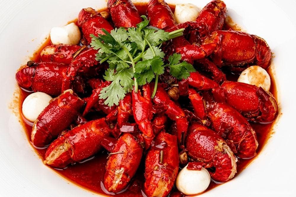 油焖大虾制作教程：从食材准备到出锅装盘的详细步骤