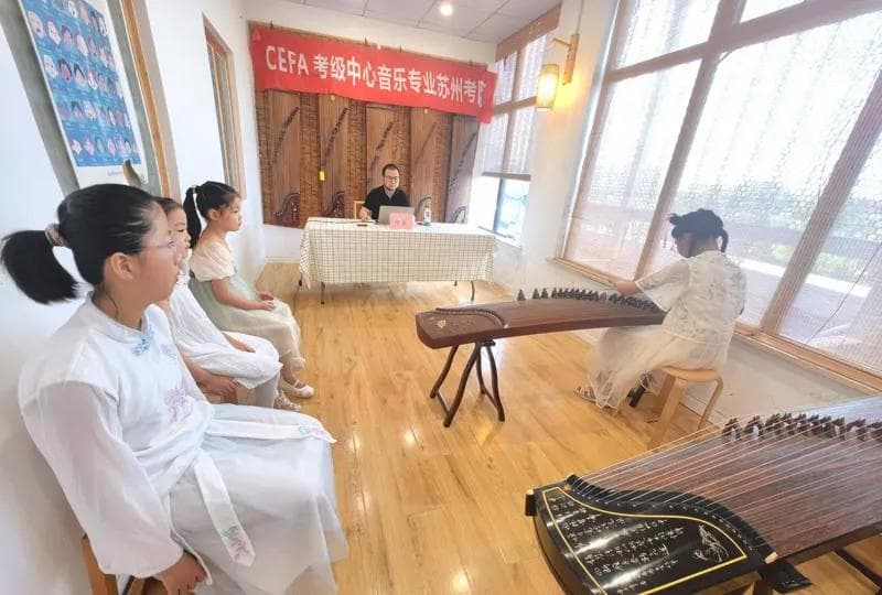 音乐偏好分析：16-40岁五大年龄段人群的Top10热门歌曲盘点