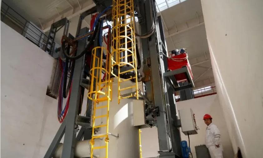 哈密钛业迎来新突破：3万吨熔炼试炉成功，助力国内钛产业链腾飞