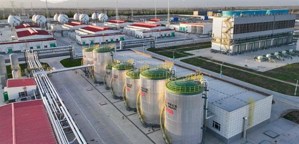 2024年氢能领域迎来重大突破：从万吨级绿电制氢到首列氢能源列车