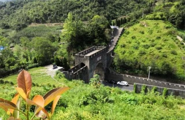 战国时期，北方诸侯修长城抵御游牧民族，南方楚国为何也修长城？