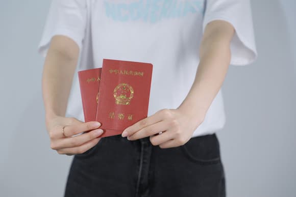 中国现在多大可以领结婚证