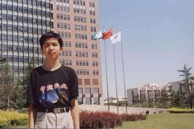 从程序员到年入百万：小灰的自媒体转型之路