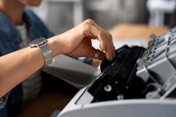 打印机换了墨盒还是显示缺墨怎么办？4种实用解决方案