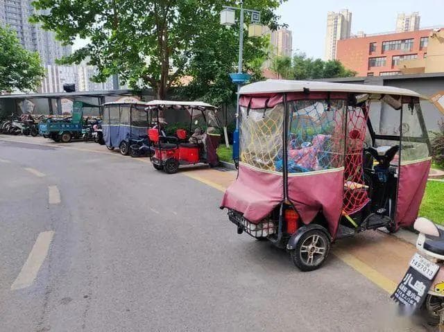 @济南市民 电动三轮车属机动车，驾车应有驾驶证