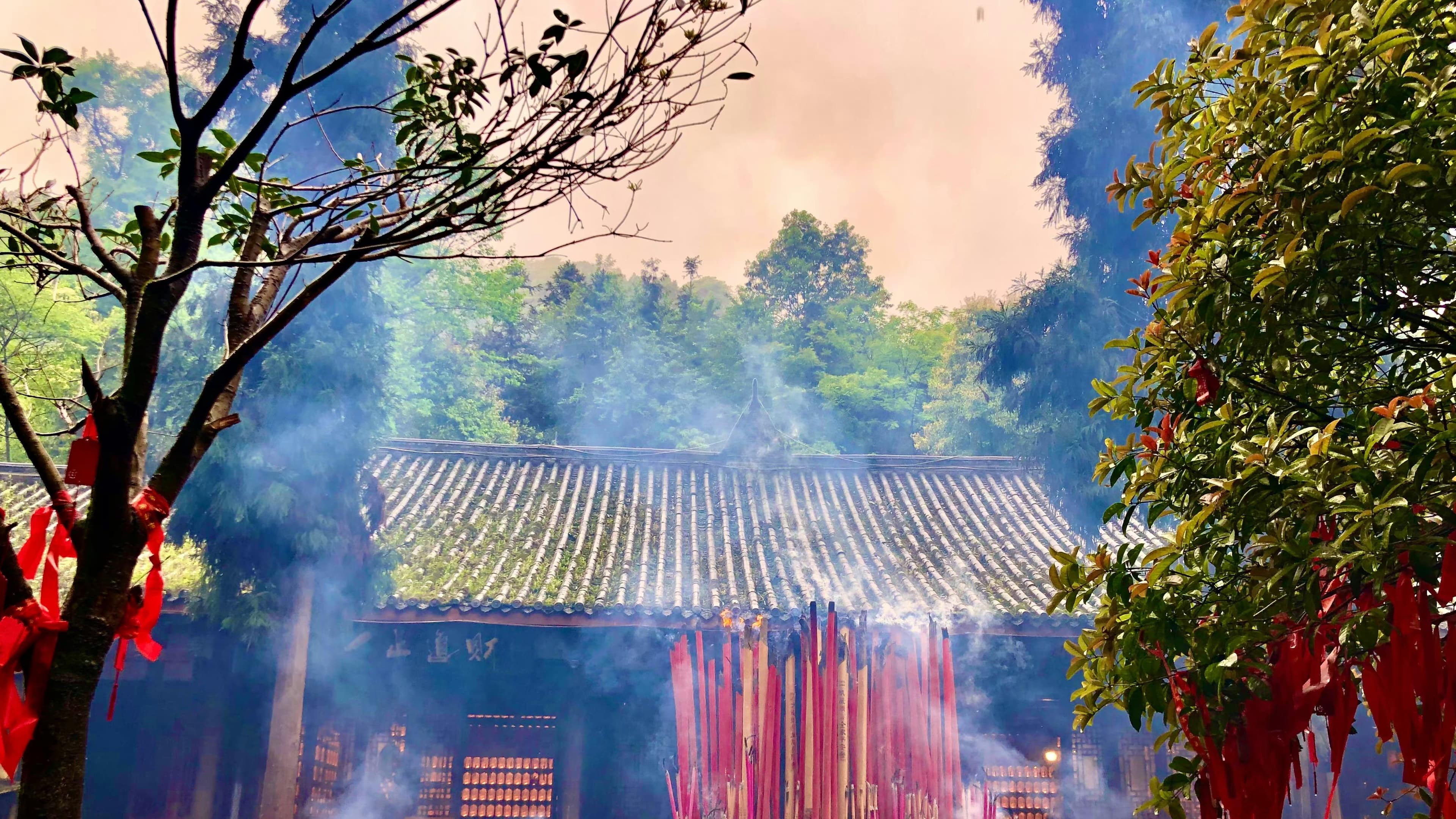 清明节祭祖的风俗有哪些？清明扫墓的祭扫讲究介绍。