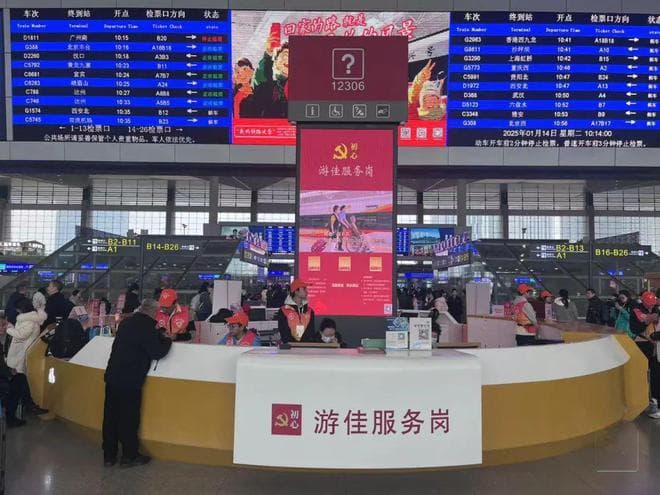 哪些方向还有余票？哪些航线还有折扣？记者实探春运首日交通情况→
