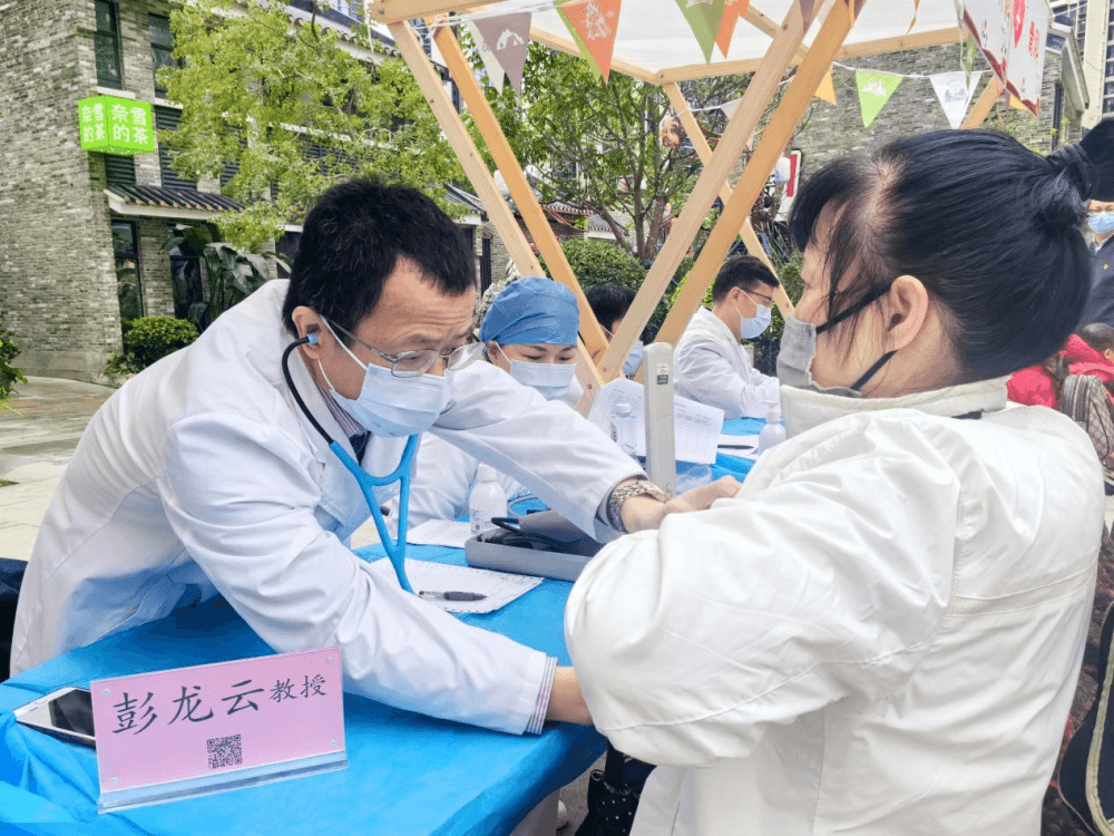 罕见病患者自学论文后到广州求医，让罕见被看见需要多方助力