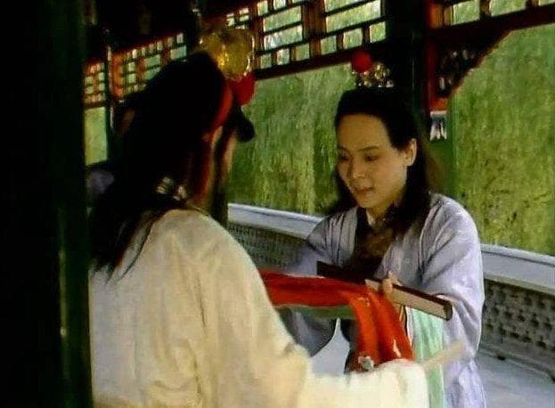 《红楼梦》里的手帕传情：一块帕子，牵动几许情思？