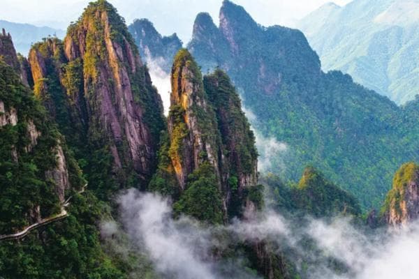 莽山五指峰景区：世界最长观光缆车，南方最长云间栈道
