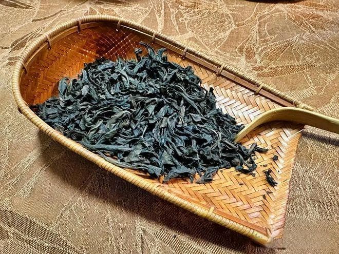 武夷山四大名茶：大红袍、铁罗汉、白鸡冠和水金龟