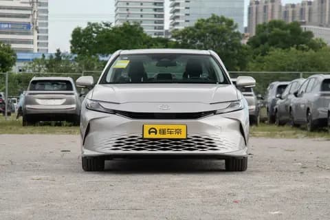 合资品牌中型轿车，丰田凯美瑞对比福特蒙迪欧该怎么选？