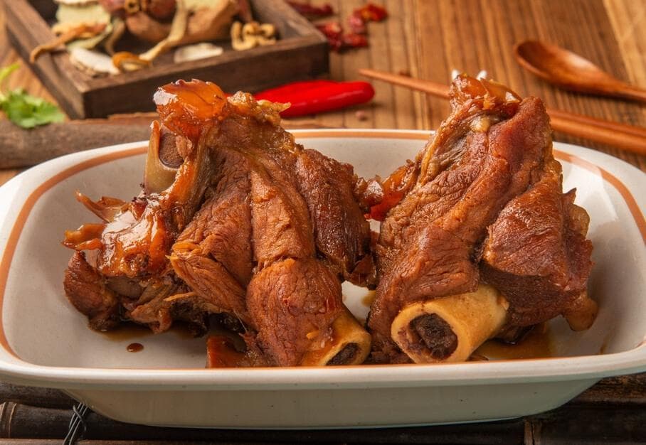 哈尔滨十大特色美食全攻略：从酱骨头到格瓦斯