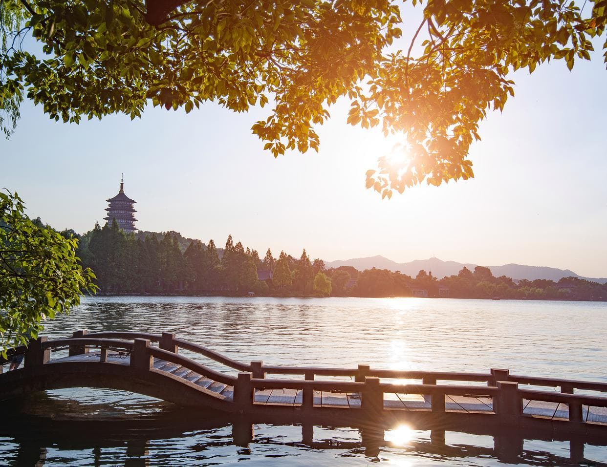 西湖游玩路线推荐：一天玩转杭州灵魂景点