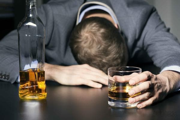 长期饮酒的危害与戒酒后的身体变化