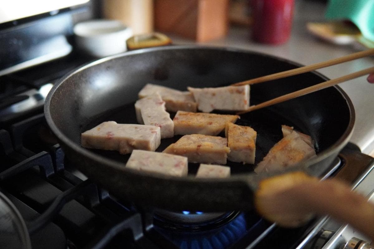 新年高淀粉高糖应对策略：早上vs晚上食用哪个更健康？如何搭配食物降低升糖指数？