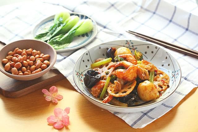 麻辣香锅的菜品有哪些 麻辣香锅里面一般都放什么配菜