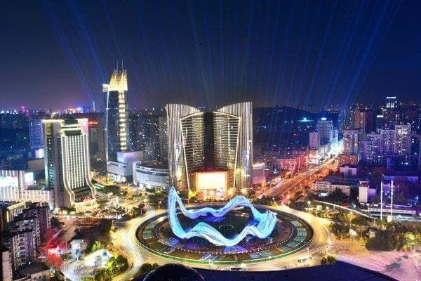 央视春晚武汉分会场亮点：星河广场、光谷空轨等科技地标惊艳亮相