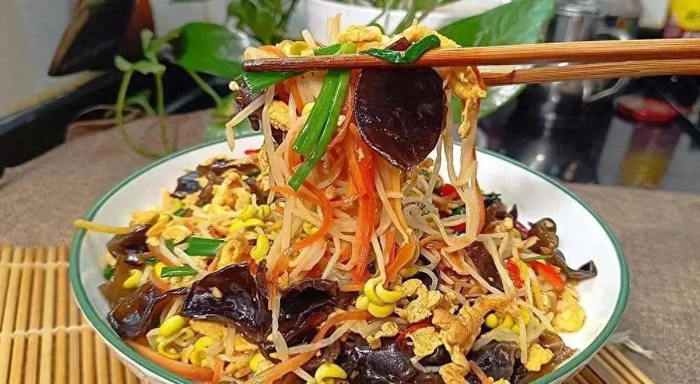 黄豆芽木耳鸡蛋小炒：5步做出营养美味的家常菜
