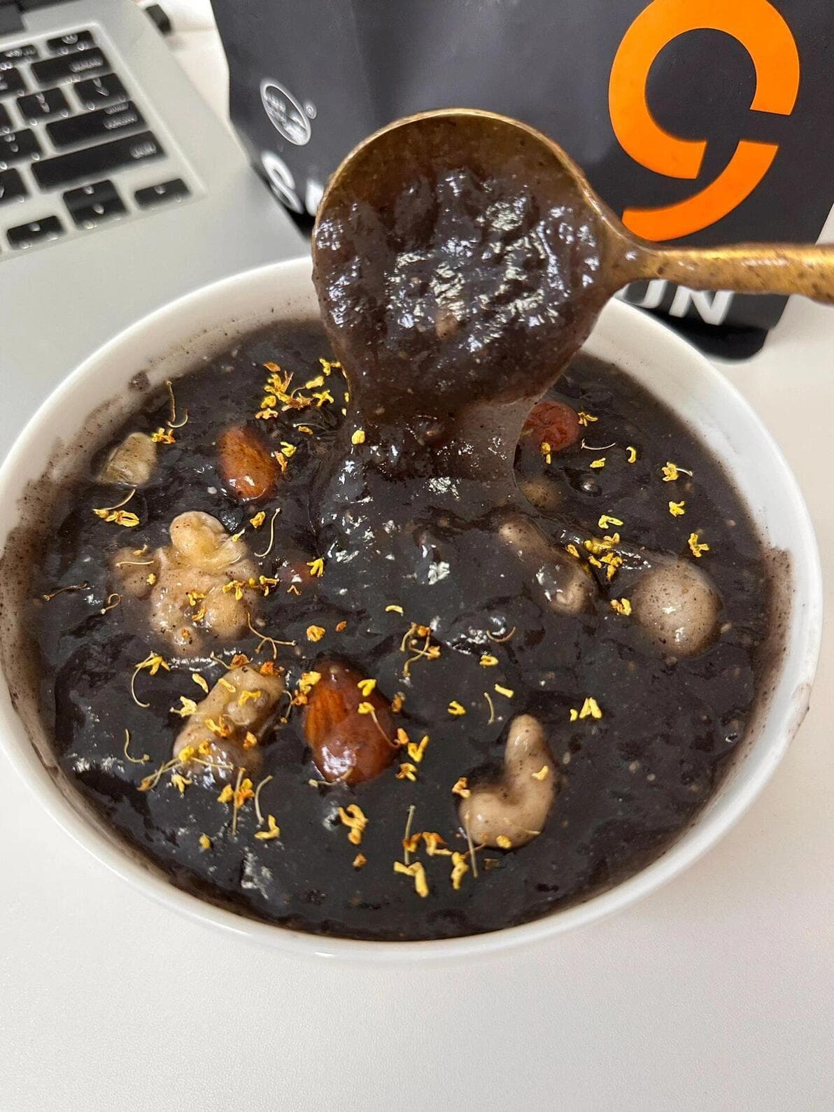 哪些食物有助于预防脱发？