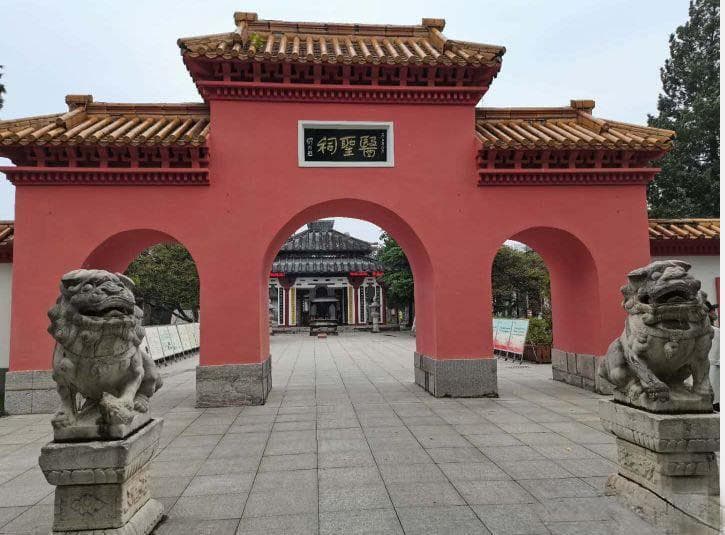 医圣祠：张仲景与中医药文化的深度探索