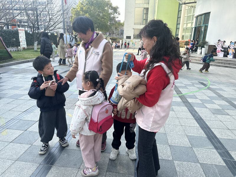 孩子放学没人接？杭州这一社区暖心上线"共享奶奶"，解锁邻里互助新模式