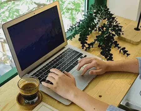 电脑屏幕花屏怎么办？5个方法解决问题！