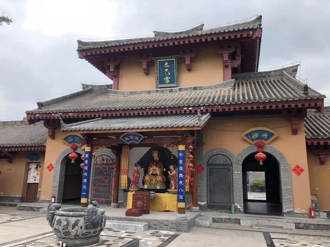 道教四大名山：龙虎山、武当山、终南山和青城山的特点与选择指南