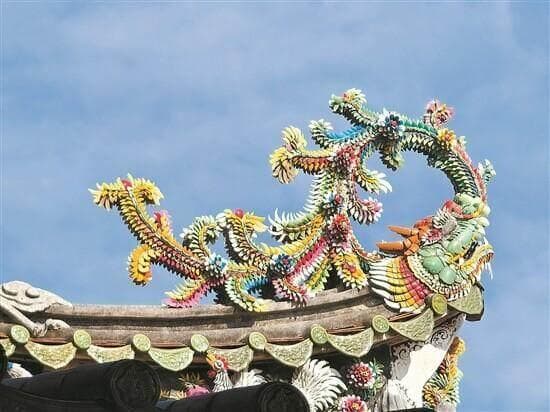 揭阳文脉·璀璨非遗 | 碎瓷塑艺历久弥新，妙手巧施厝顶生花
