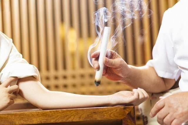 经常使用艾灸盒安全吗？如何正确使用？医生提醒：要了解这3点