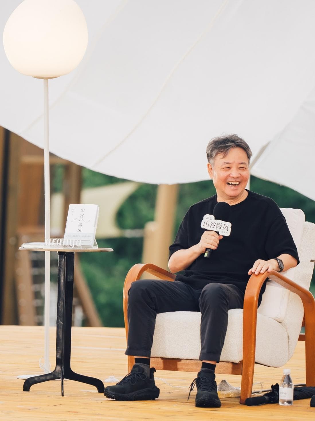 余华新书《山谷微风》抖音首发，142万网友共赏40年生活感悟