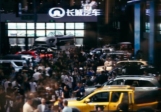 汽车价格战：短期利好与长期隐忧的全面解析