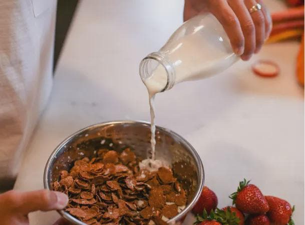 痛风不能吃肉？错！2种肉反而是尿酸的“灭火器”，排酸又补钙